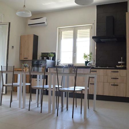 B&B La Via Di Casa Сан-Леоне Экстерьер фото