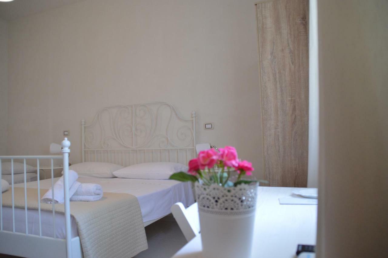 B&B La Via Di Casa Сан-Леоне Экстерьер фото